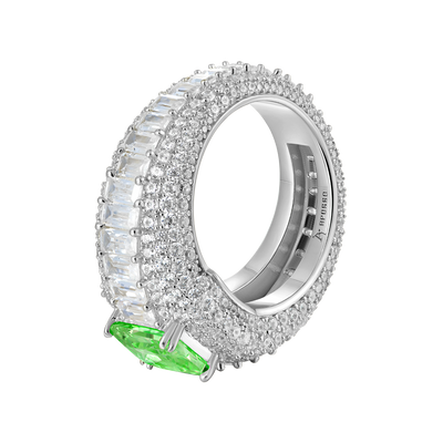 Individueller Ring im Smaragdschliff